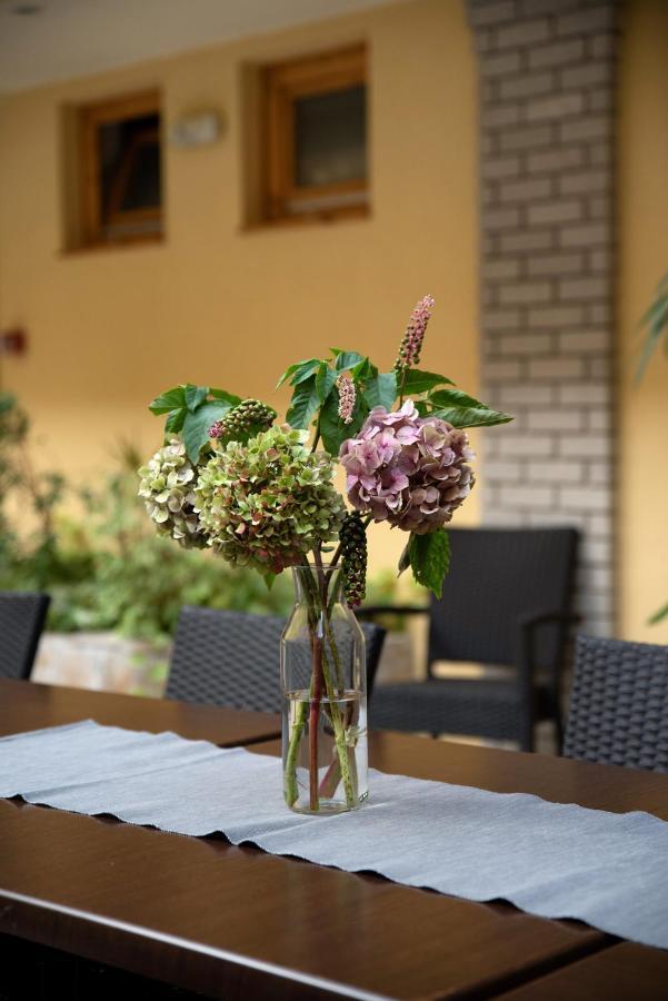 Atrium Agard Panzio Bed & Breakfast Gardony Ngoại thất bức ảnh